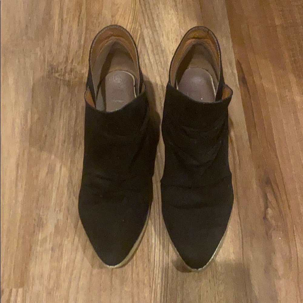 Black suede Mi.iM booties